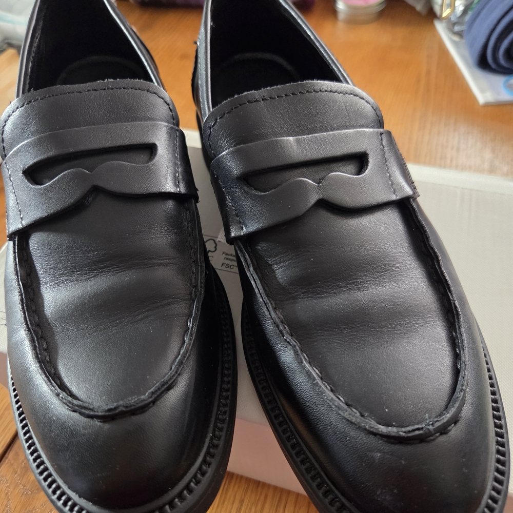 Women's Black Leather Slip-On Loafers
